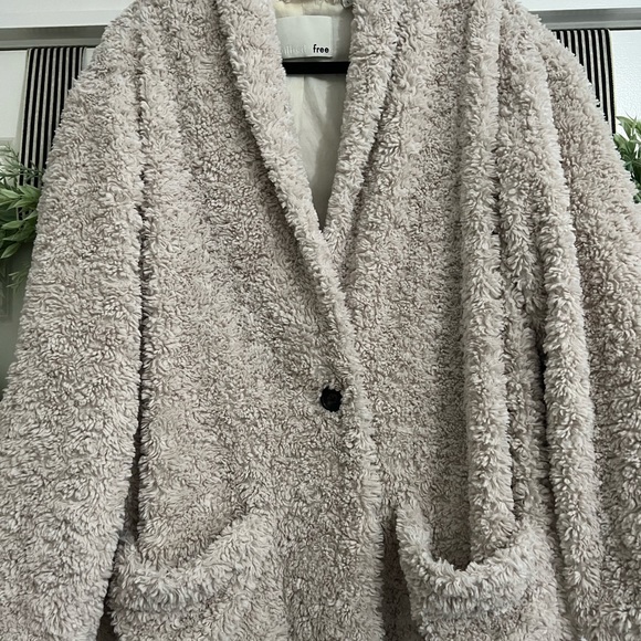 Aritzia Wilfred Free faux fur coat - Picture 6 of 8